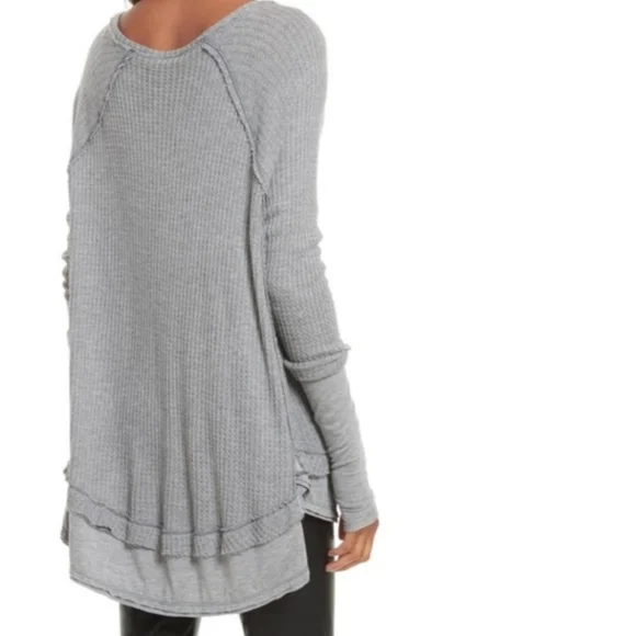 Free People Laguna Tee V Neck LS Thumbhole Cuffs Thermal Drapey Grey Small NWT - Picture 8 of 11